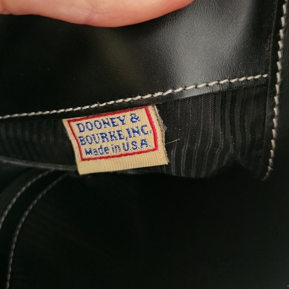 Dooney and Burke vintage Black Leather Shoulder Bag - Picture 5 of 13